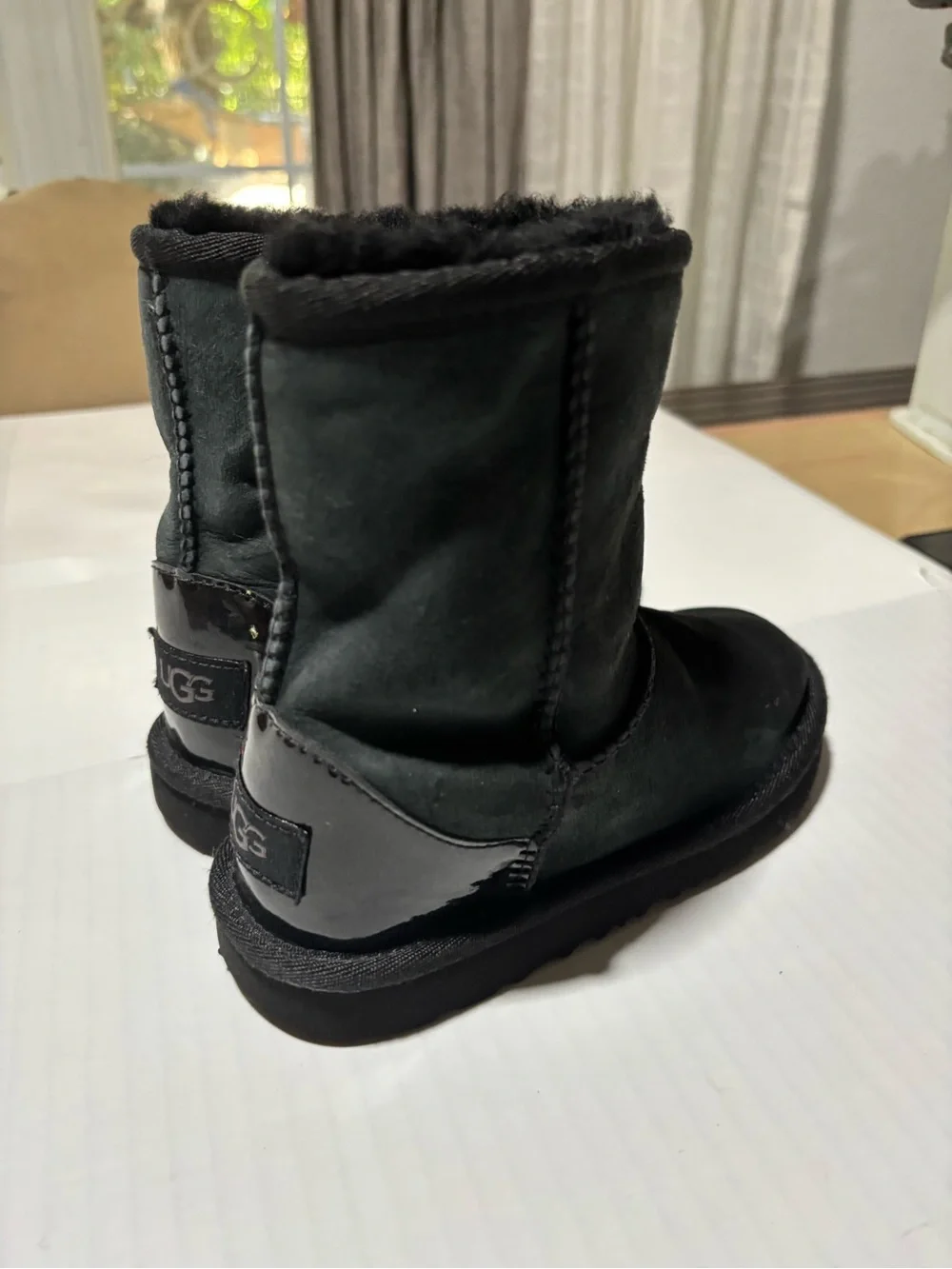 UGG Kids Classic Short Boots in Black